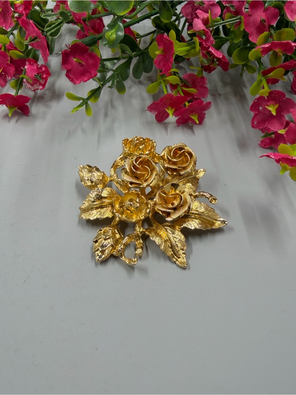 Vintage 3D Style Sculpture Bouquet of Roses Gold Plated Brooch